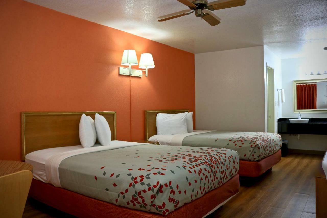 El Dorado Heritage Inn & Suites מראה חיצוני תמונה
